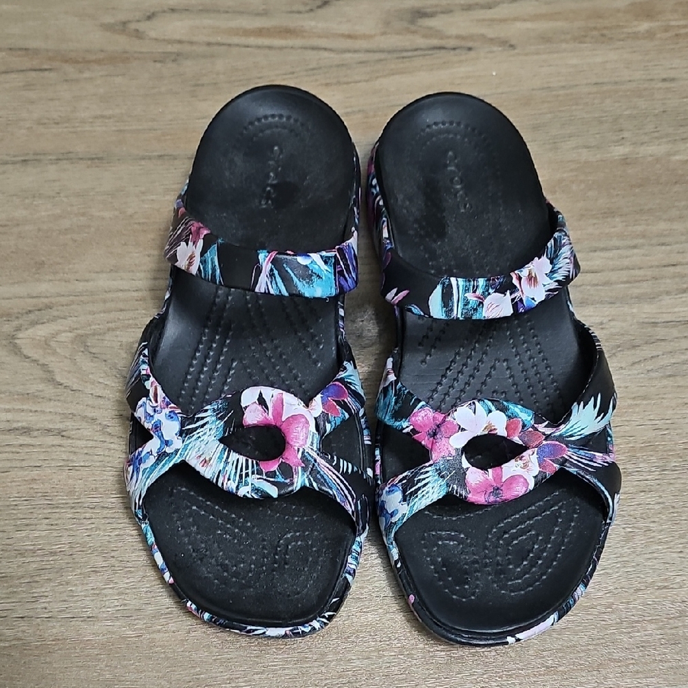 Crocs Floral Black Sandals. 10w. - Picture 1 of 3